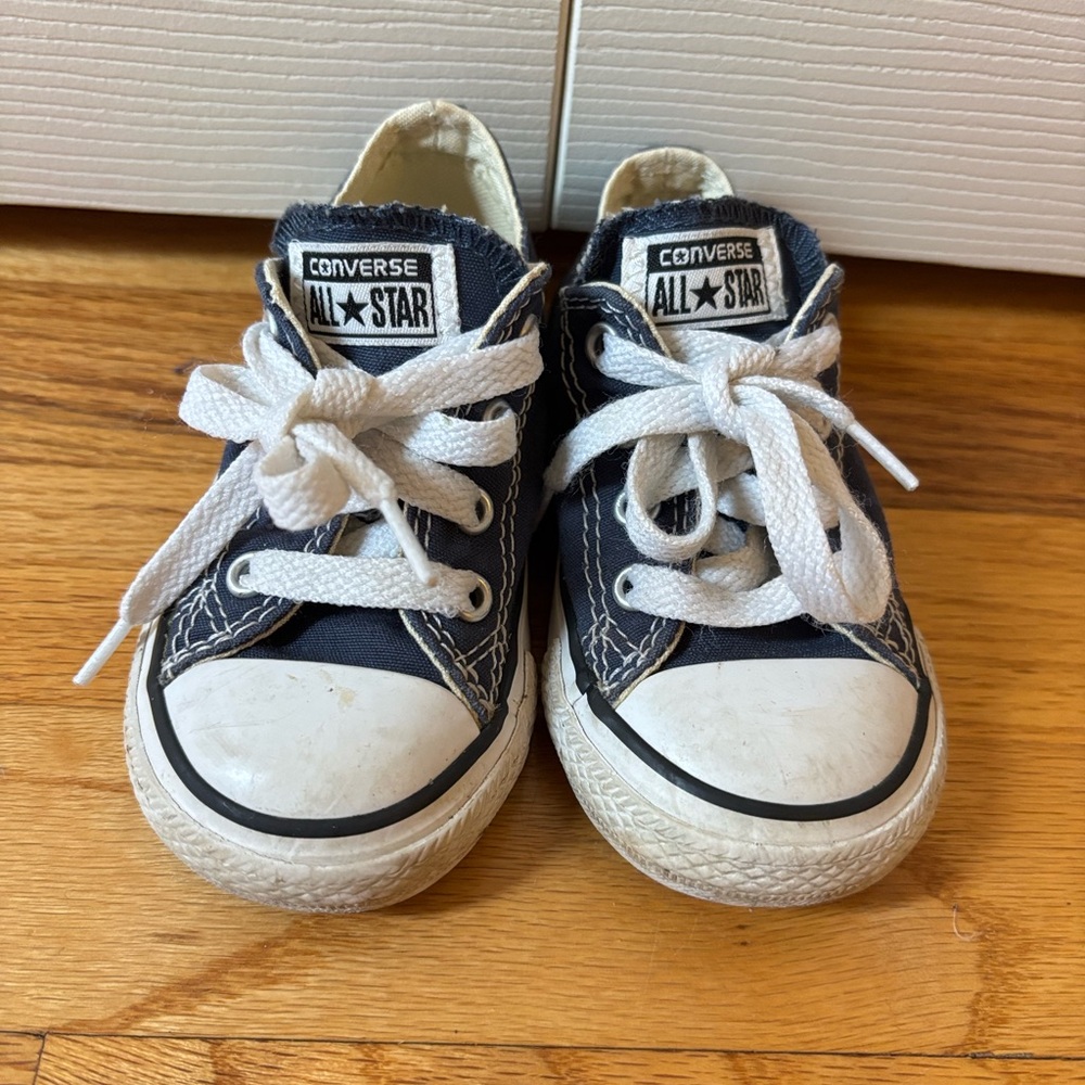 Converse Toddler Navy and White Sneakers Sz 6